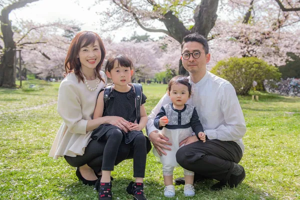 公園で撮影した家族写真