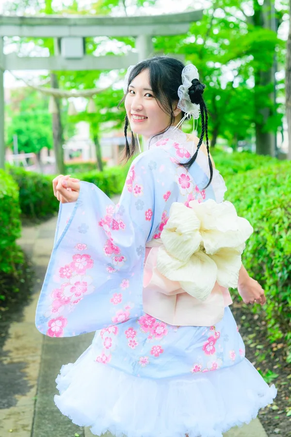 お持ち込みの着物を着物ドレスにして撮影したロケーション写真