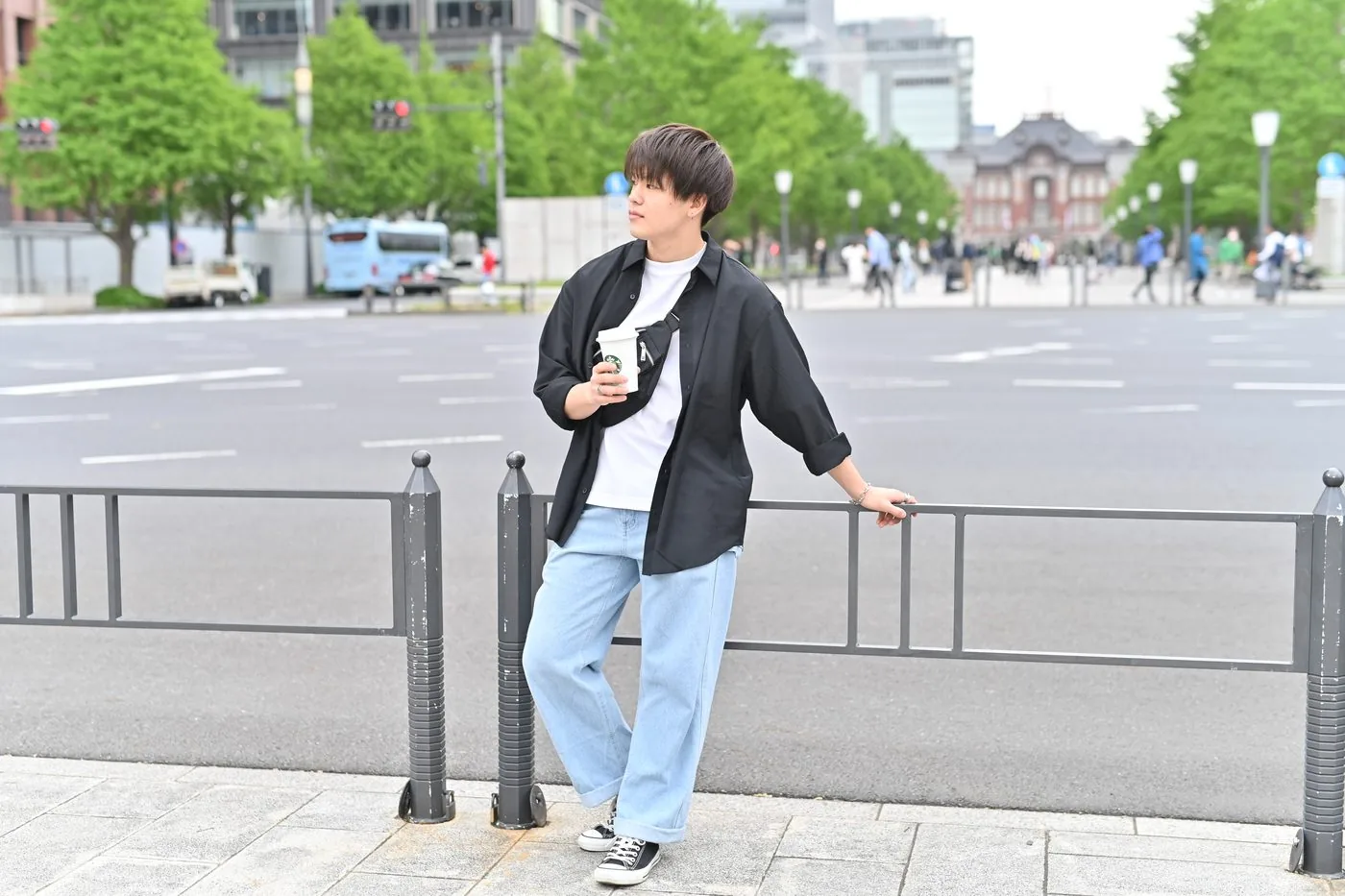 丸の内の街なかで撮影した婚活・恋活プロフィール写真