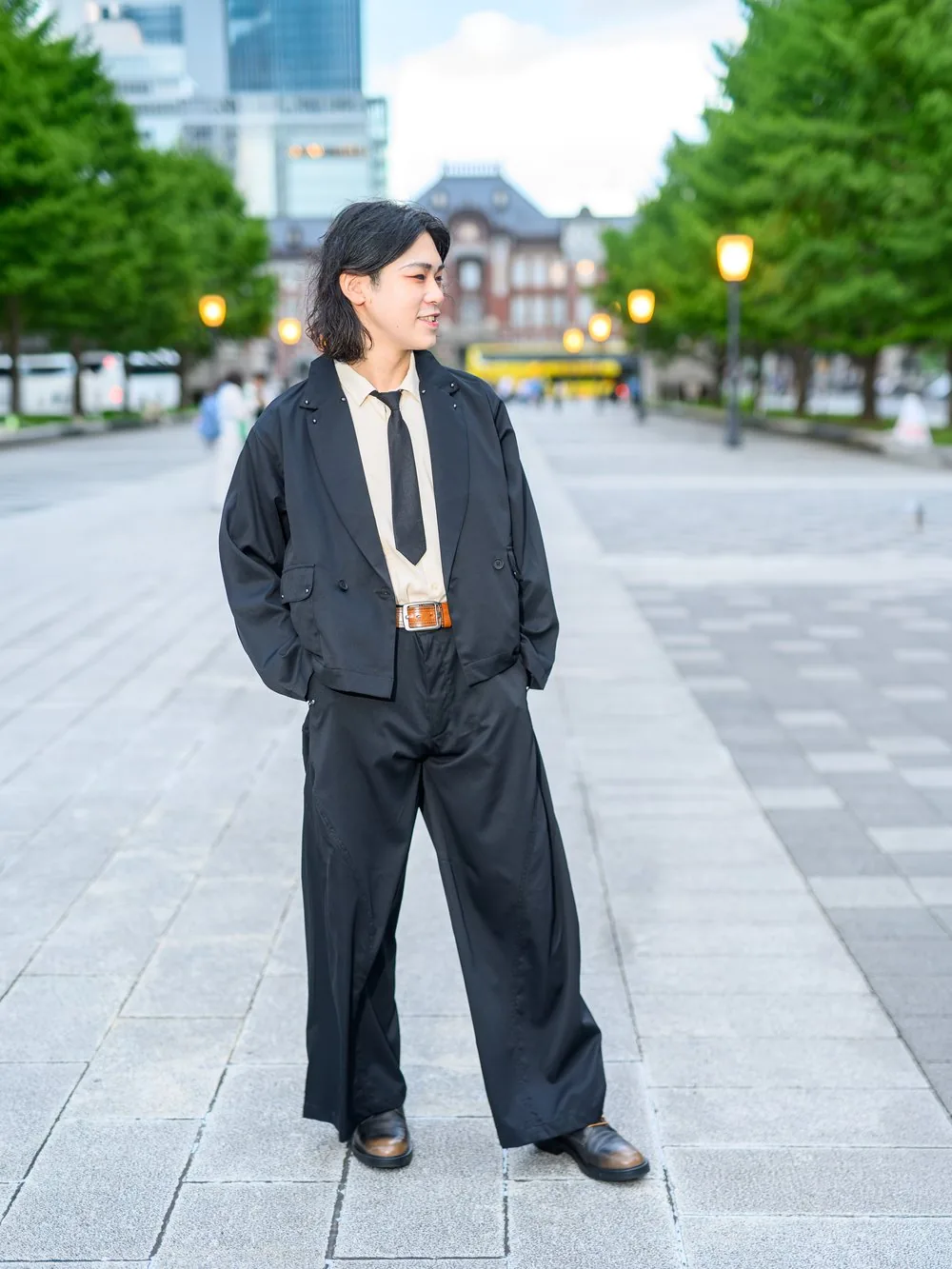 丸の内のオフィス街で撮影したプロフィール写真